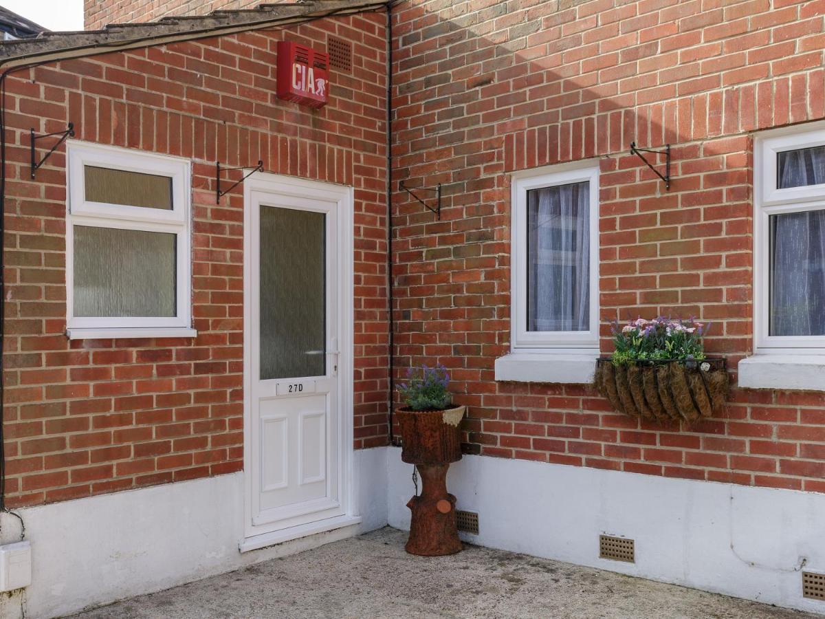 Stopover At Lowcay Apartment D With Allocated Parking Portsmouth Exterior foto