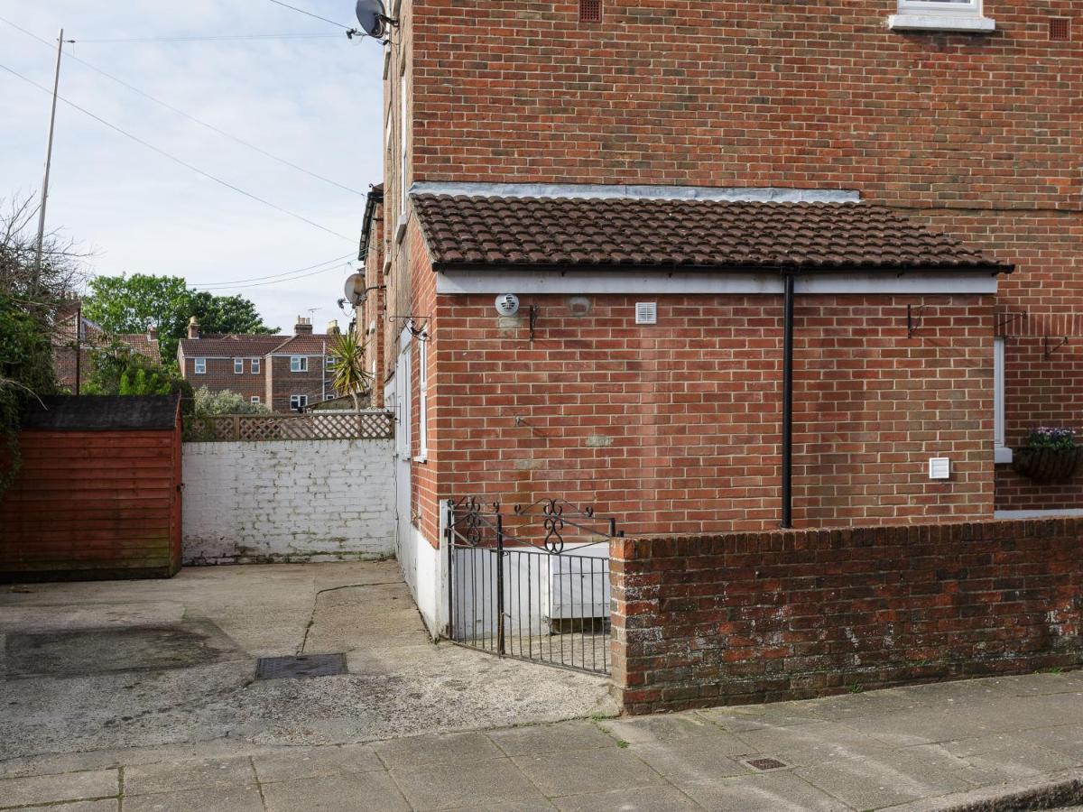 Stopover At Lowcay Apartment D With Allocated Parking Portsmouth Exterior foto